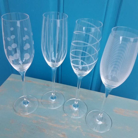 Toasting Glasses Set of 4 Etched Glass Flutes Mikasa Crystal Polka Dots Swirls - Picture 5 of 16